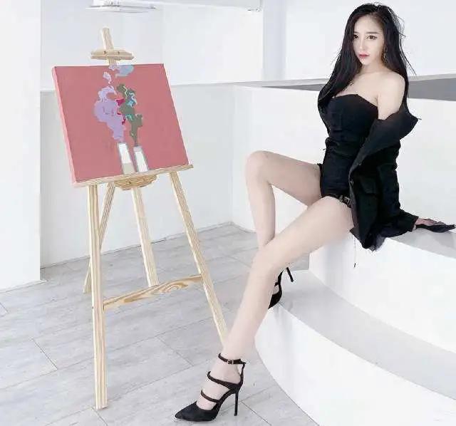 天命杯举牌小姐姐豆蔻,天命杯举牌女郎