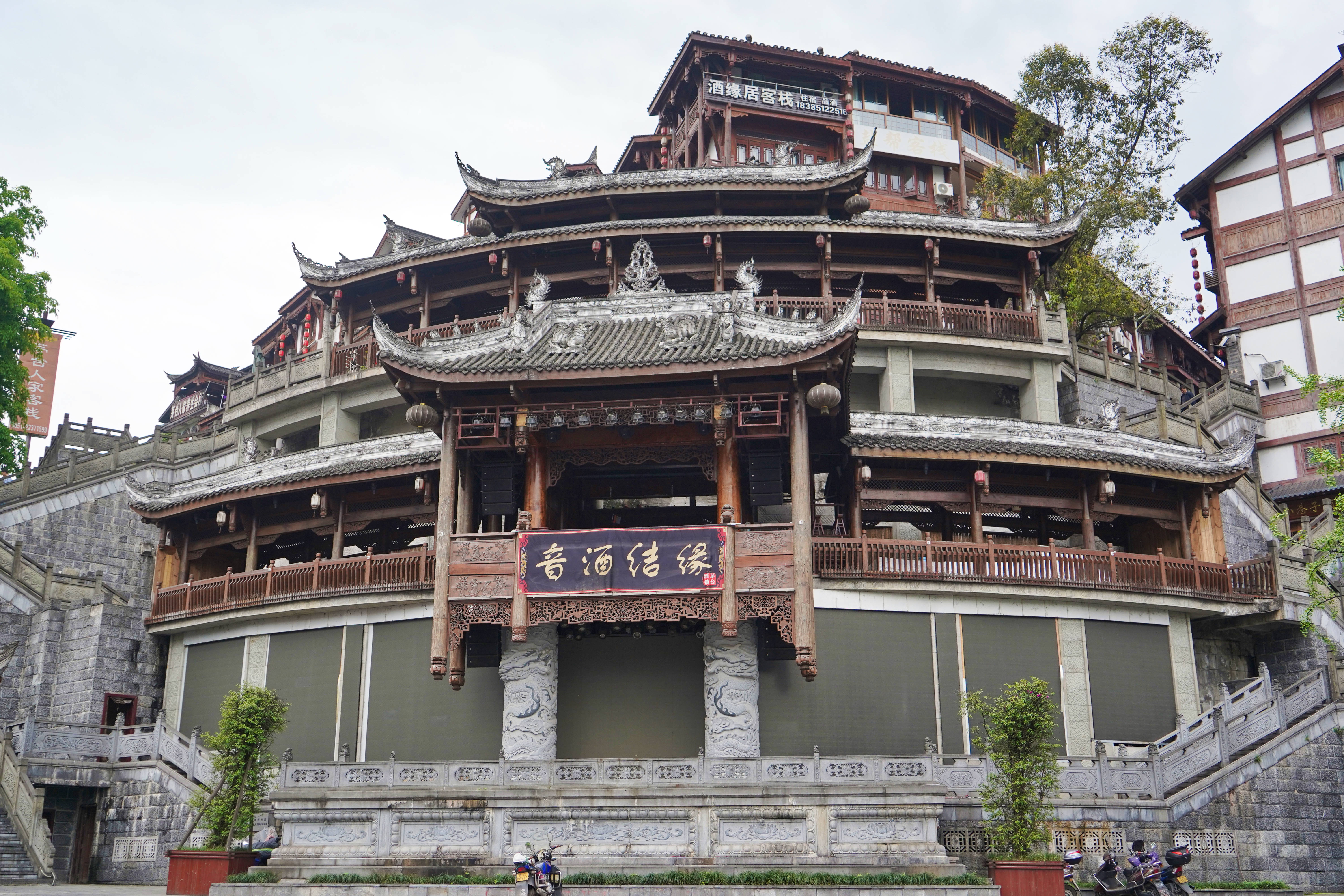 贵州黔东南千与千寻,茅台镇千与千寻