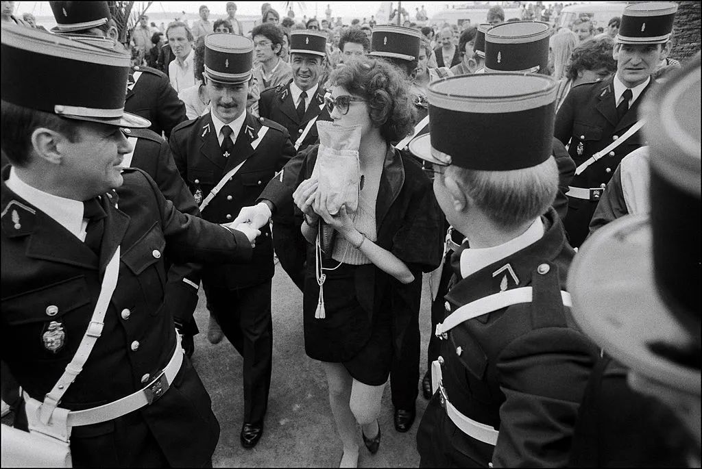 阿佳妮被弃，苏菲玛索未婚生子，泽塔琼斯和大25岁的老公相守到老