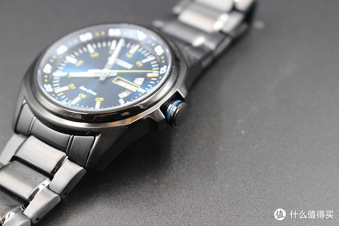 西铁城光动能手表有三个小表盘,西铁城光动能电波手表晚上能亮吗