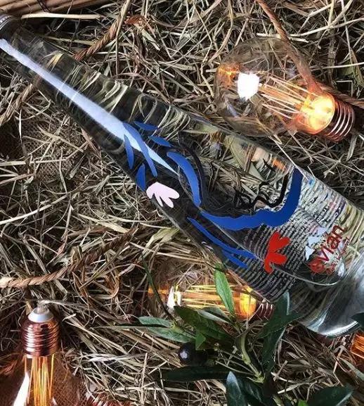 依云如何将一瓶水,卖出奢侈品的味道?