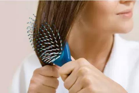 怎样让假发柔顺,如何让假发柔顺好打理