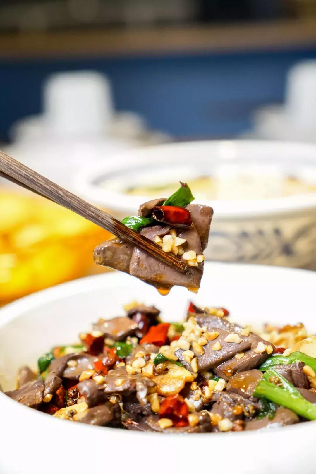 9元特价菜道道都是贵阳味，一周不重样别怪我把你吃成食堂