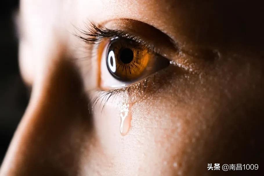 84消毒液溅到眼睛里怎么办,眼睛滴进一点84消毒液怎么办