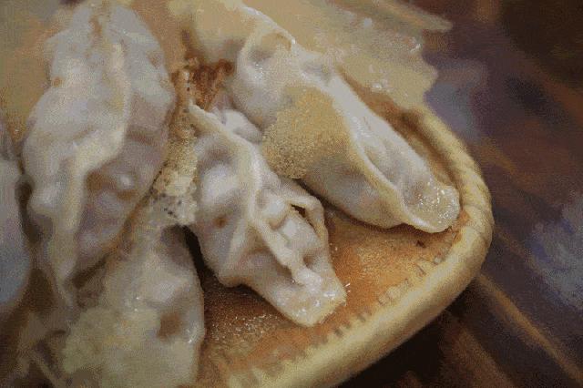 早餐界的排队王----乔馋锅贴,1.2一个居然年赚200多万元