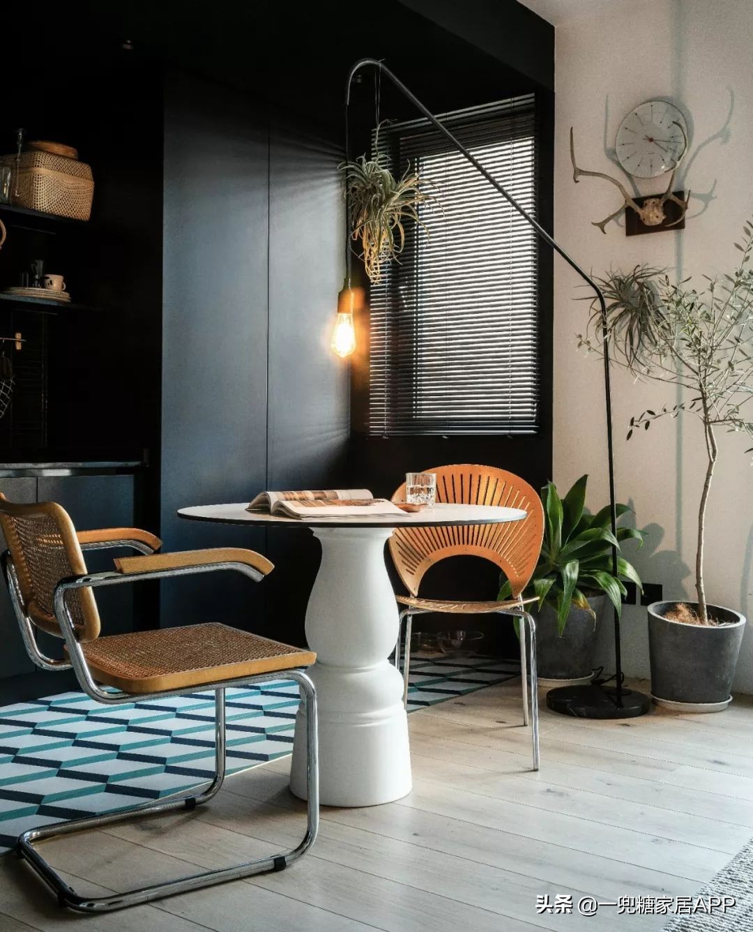 黑色直纹橱柜装修效果图,入门玄关橱柜效果图