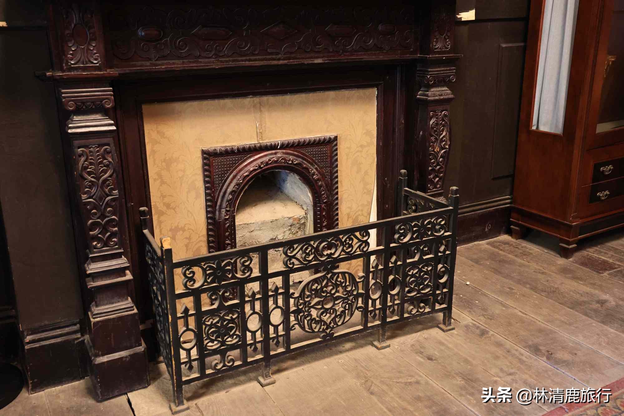 娓呮湯鏈夊悕鐨勫瘜浜屼唬,鏄庢竻缃戠孩寤虹瓚