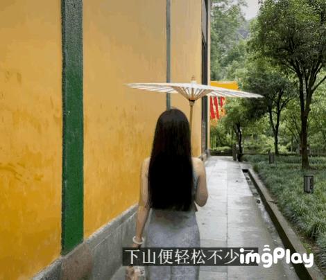 拜佛名媛翻车啦，背景被人扒底朝天