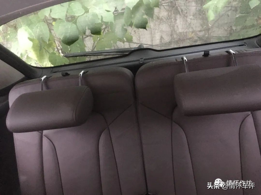 小伙买了一辆奥迪回村,小伙买了台7w的奥迪a7