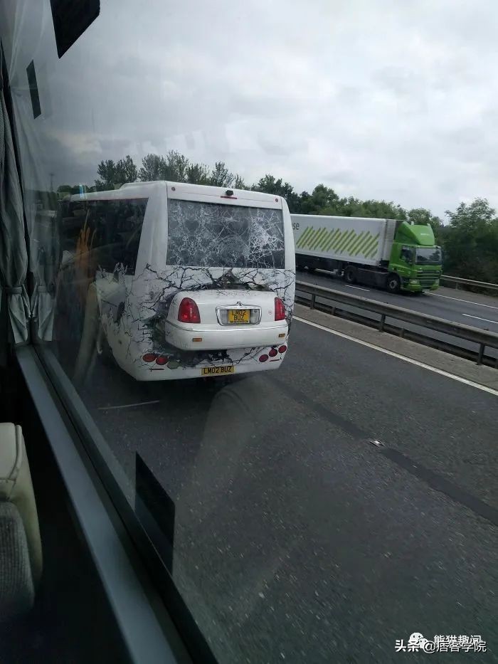 世界最有意思公交车,史上最狂野的公交车广告