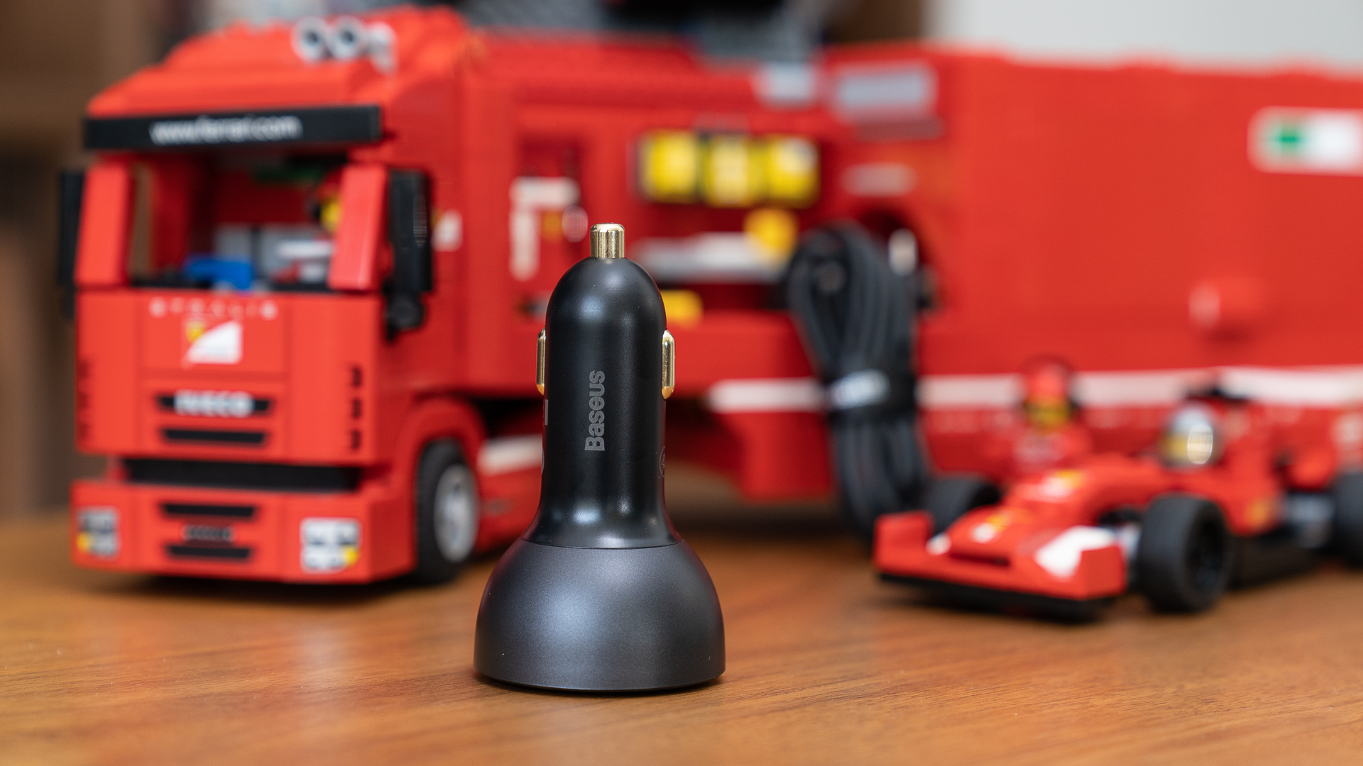 汽车人，出发！车生活补给利器，倍思160WQC5认证车载充电器分享