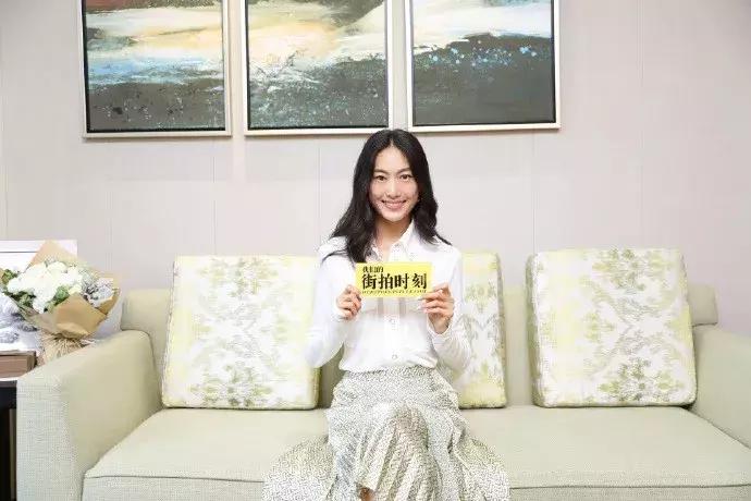 杨幂代言fanbeauty,杨幂同款迪奥冲锋衣