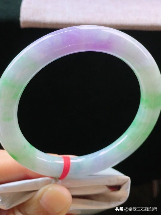 我典当了二十个翡翠手镯，换来了拜鉴定专家为师的机缘奇遇