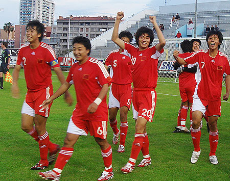 王洪亮与儿子视频,王洪亮足球训练