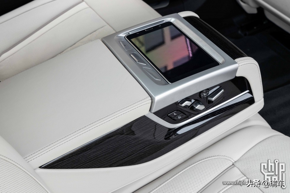 新款宝马m760liv12曜影特别版,宝马的v12