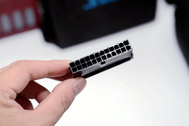 电脑的“心脏”不能马虎,换了新电源,谈谈高塔机箱走线