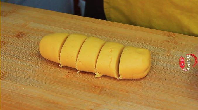 一碗面粉一个鸡蛋做出桃酥,一碗面粉一碗花生做桃酥