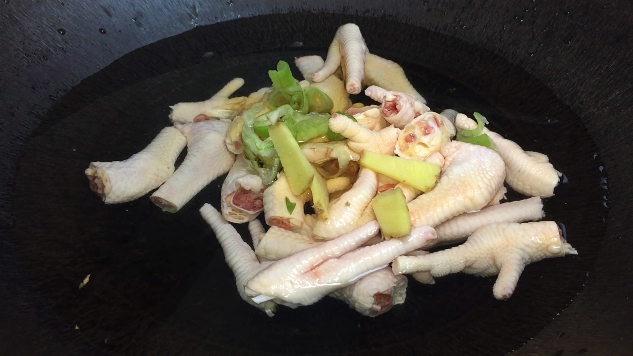 鸡爪下酒的方法,下酒鸡爪子最好吃的做法