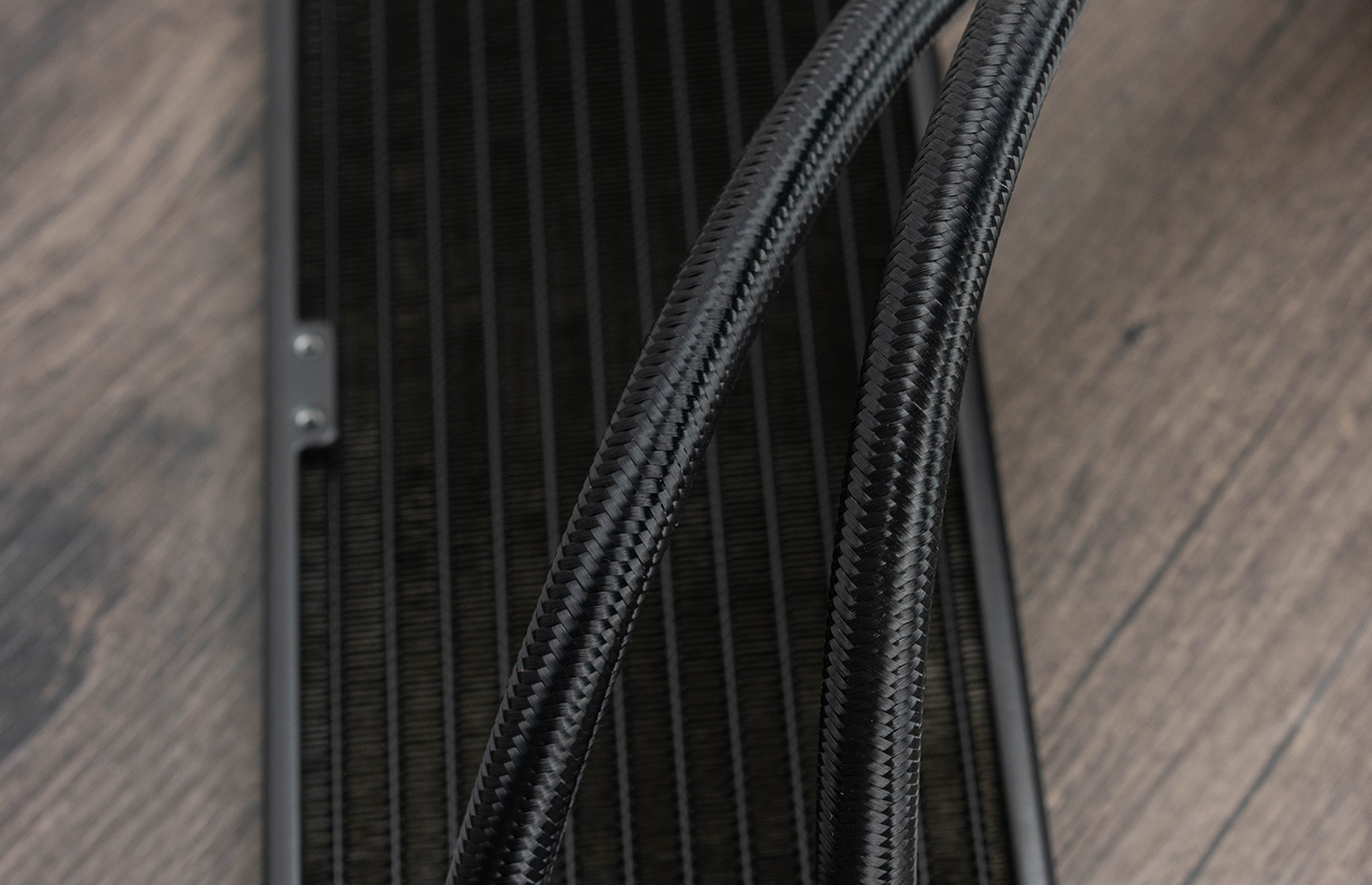 入手十二核旗舰就能爽了？你还缺一个强悍的360水冷