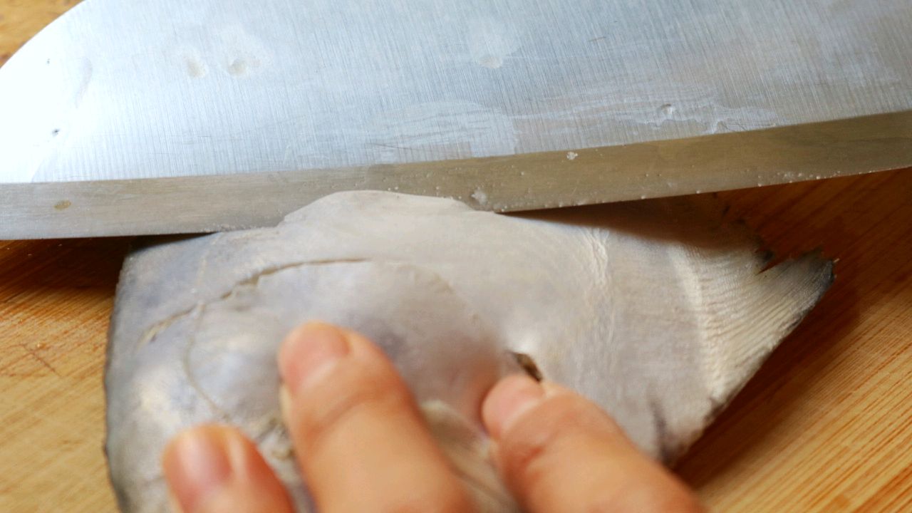 香煎鲳鱼的家常做法大全集,白鲳鱼怎样香煎外酥内嫩