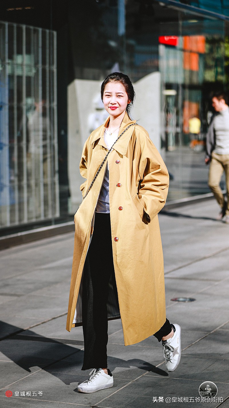 时尚可以衬托出你的美,时尚是一种使人们与众不同的东西