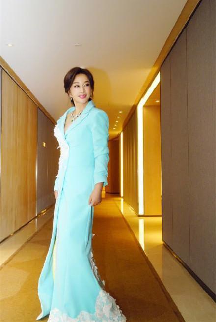 刘晓庆夏天穿的运动装都有哪些,刘晓庆穿羽绒服好看吗