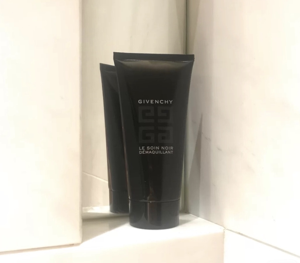 李兰迪卸妆视频:大大方方分享素颜,用的产品也很平价