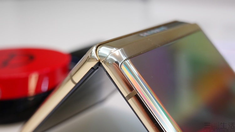 三星galaxyzflip4横向折叠评测,三星折叠屏zflip3与华为折叠屏