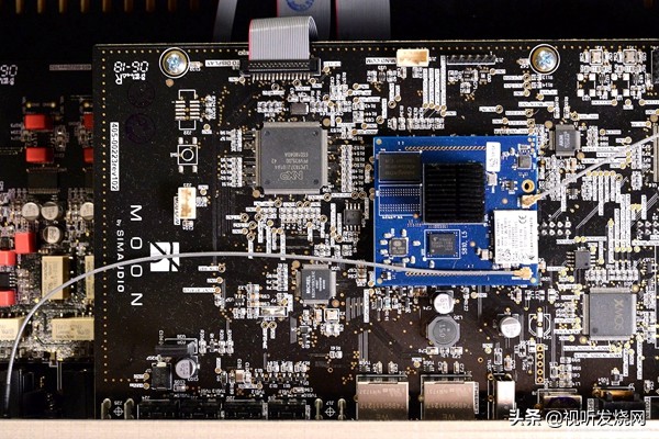 很强大!只要配上后级就OK:Moon390串流*放播**器/前级