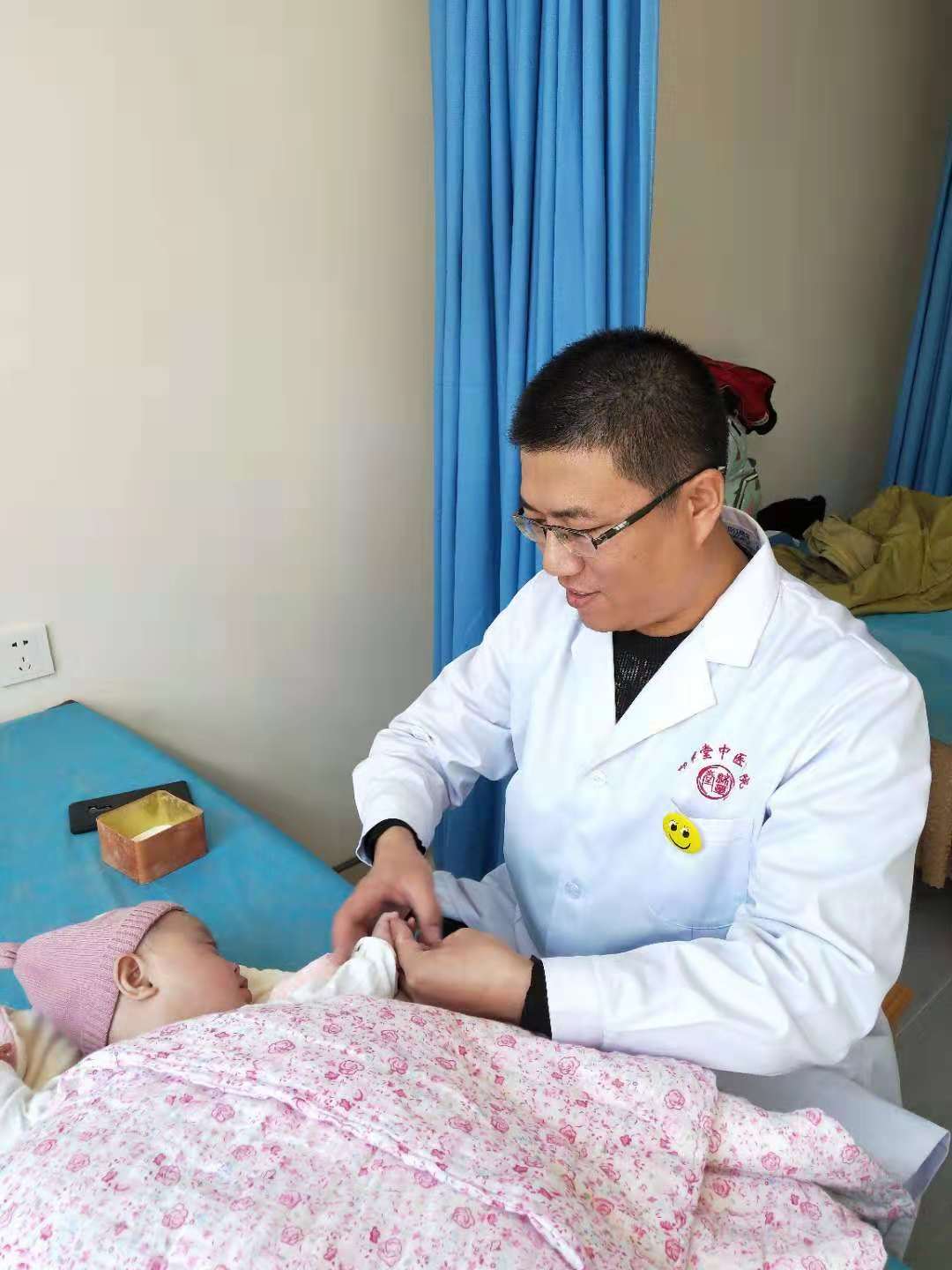 宝爸宝妈小儿推拿,宝妈急需的小儿推拿退烧手法图解