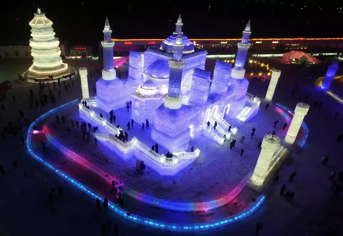 哈尔滨冰灯游玩攻略,哈尔滨冰灯梦幻之行