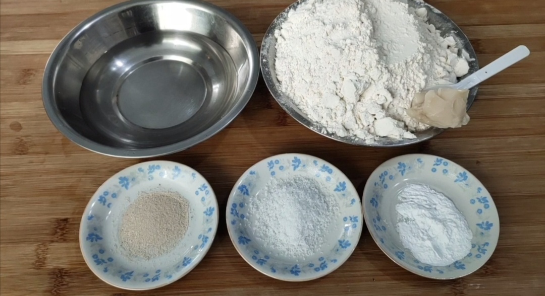 双擀面杖擀小笼包皮教程,小笼包现做现蒸的方法