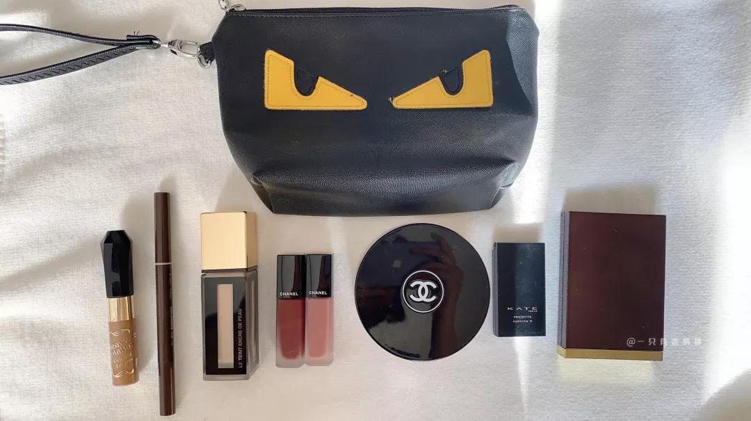 来看看闺蜜的化妆包,姐妹们的化妆包