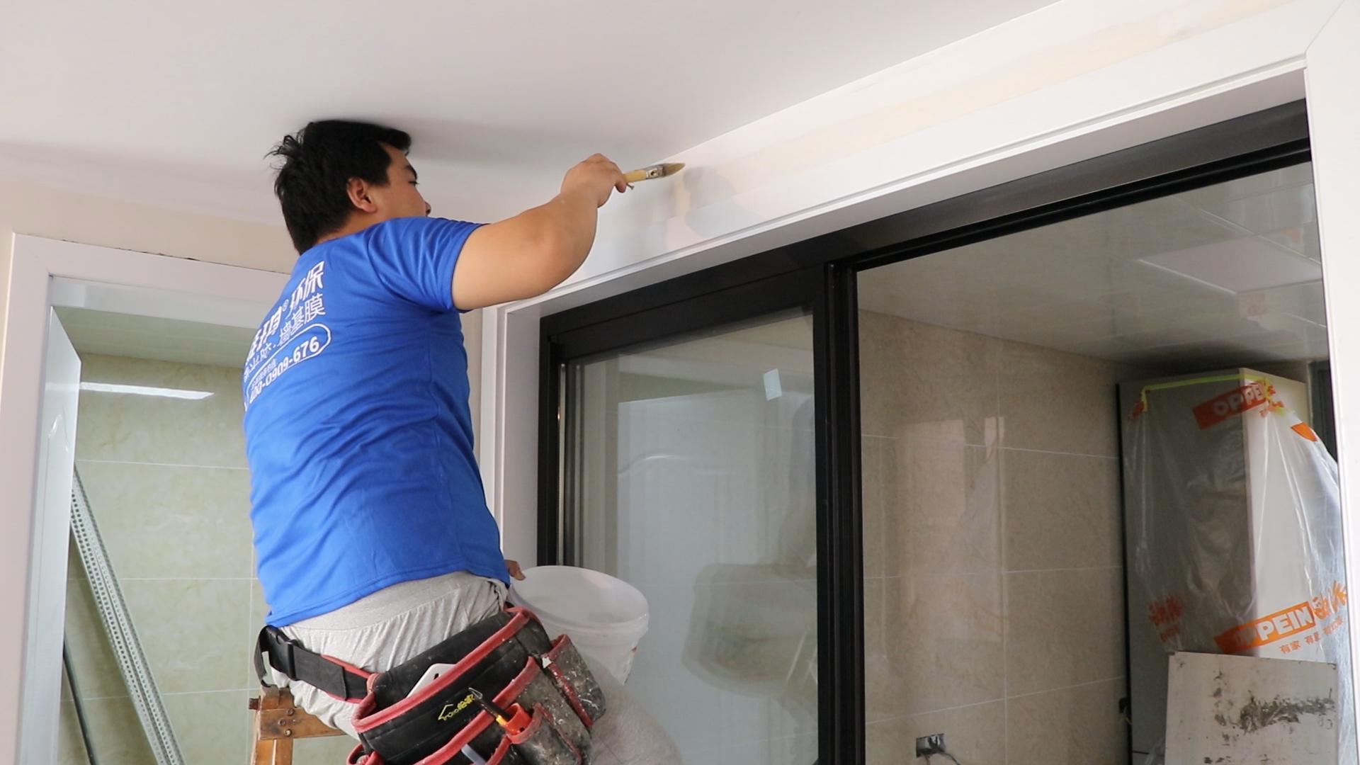 墙纸表面用什么胶,墙纸脱胶补救小技巧图片