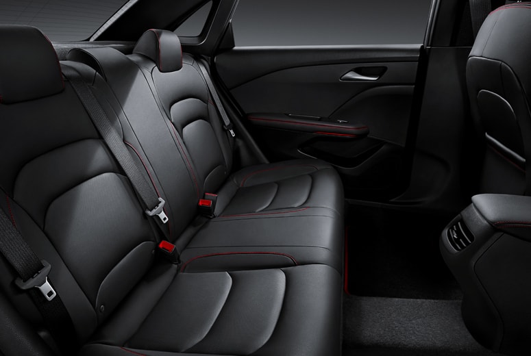 科鲁泽与卡罗拉的路线之争：追啊追啊，是谁的骄傲放纵