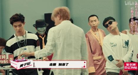 他来了,带着让rapper低头的节目来了