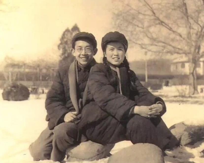 86版西游记总导演杨洁遗体追悼会,西游记导演杨洁给六小龄童示范