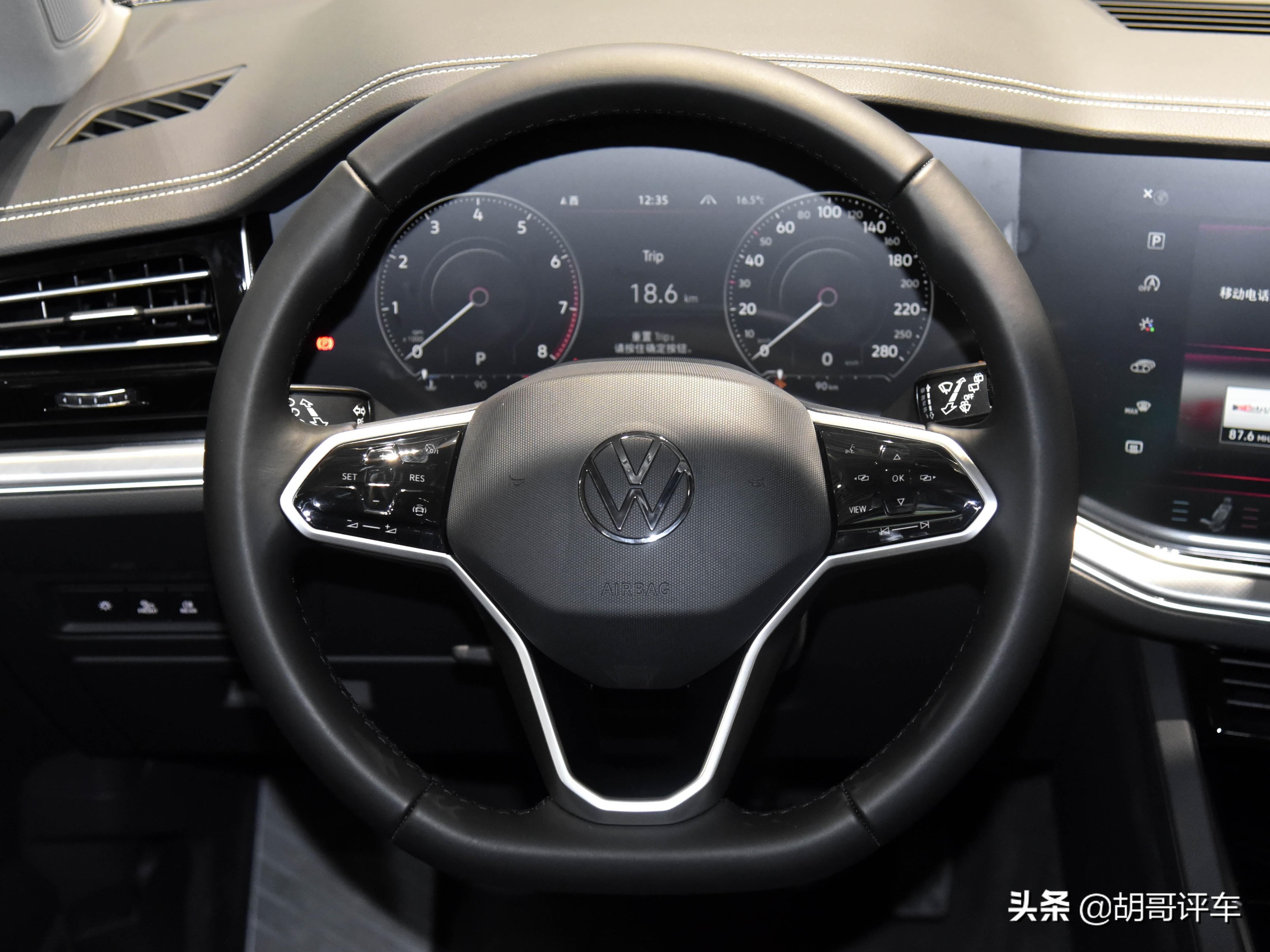 第三代大众途锐尺寸,轴距近2米8