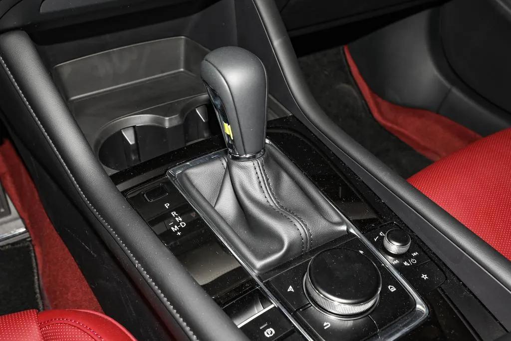 昂克赛拉和卡罗拉的安全性哪个好,卡罗拉与昂克赛拉的质量