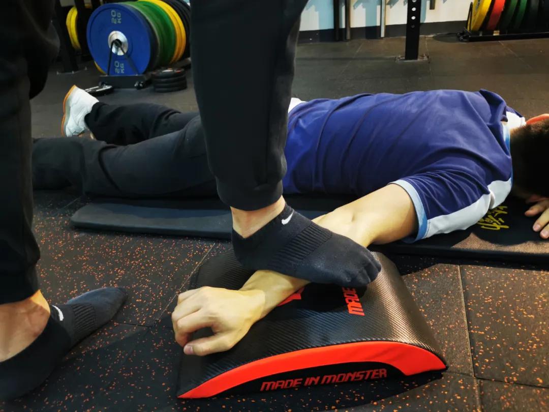 仰卧起坐腰痛怎么办,男性做仰卧起坐腰酸痛什么情况