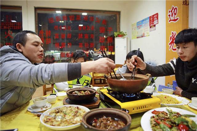 摩托返乡记骑行,摩托骑行135公里只为回家过年