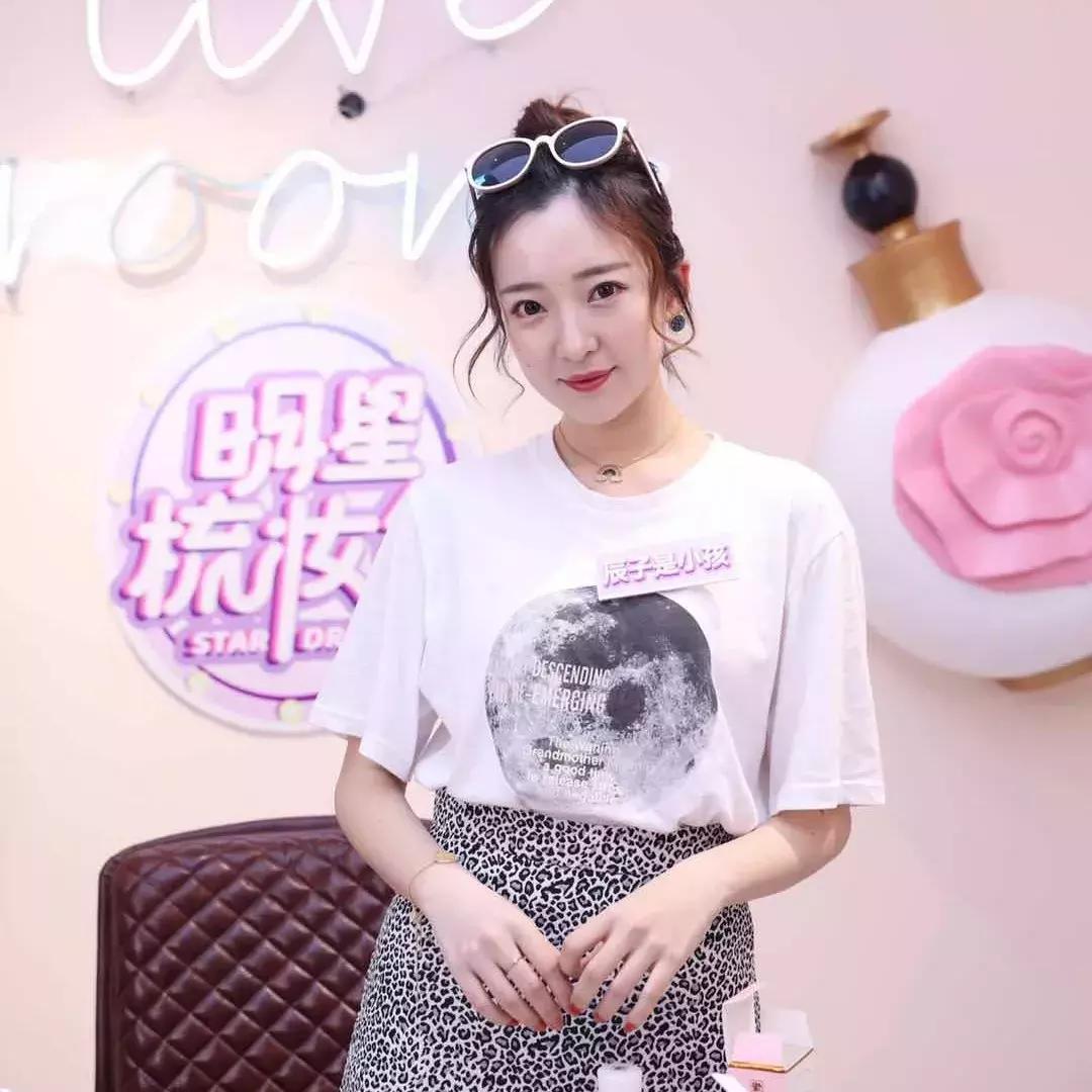 明星梳妆台综艺,洪欣风波后首现身气质颜值爆表