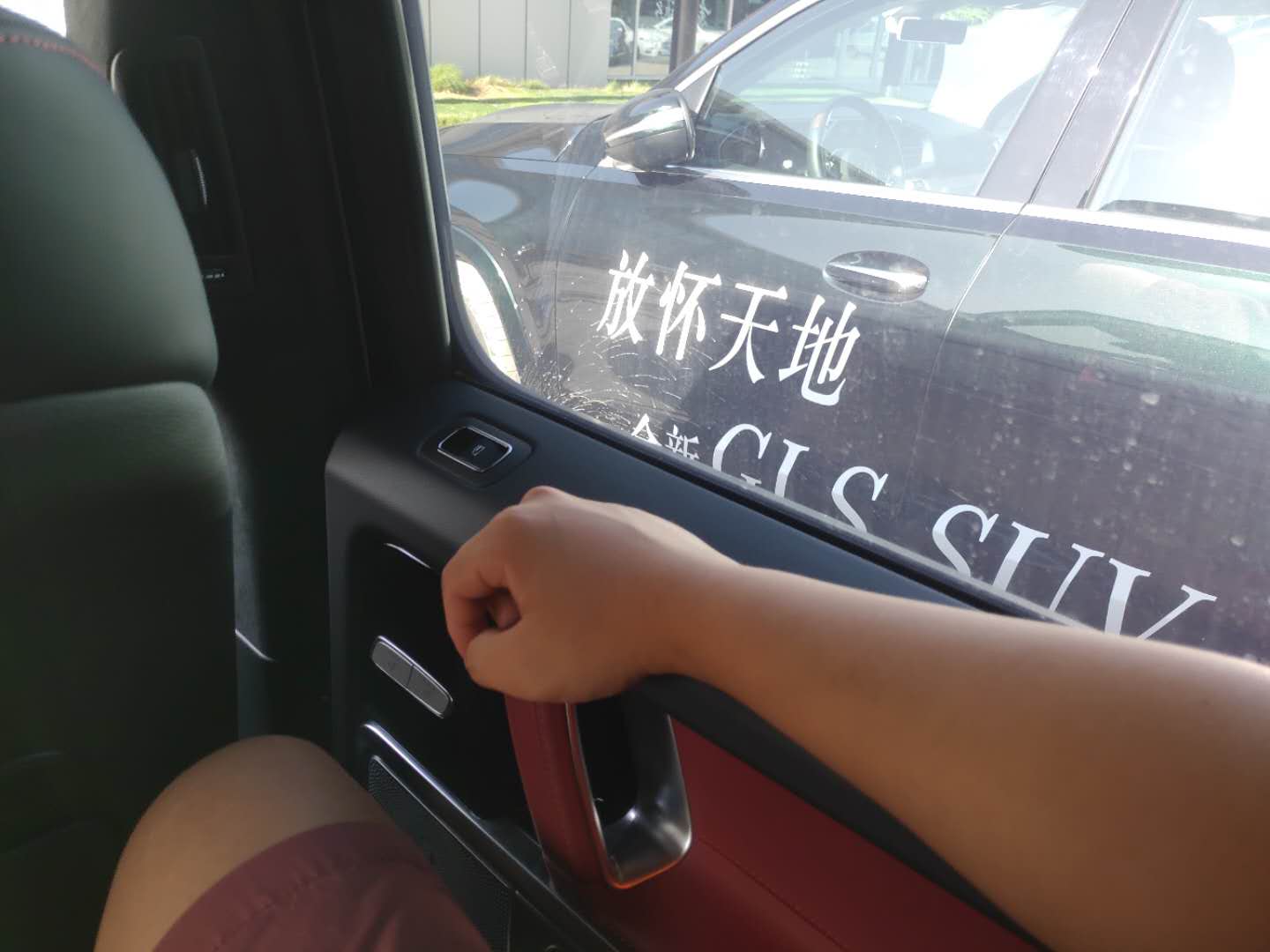 梅赛德斯奔驰g500多少钱,评测奔驰g500内饰改装