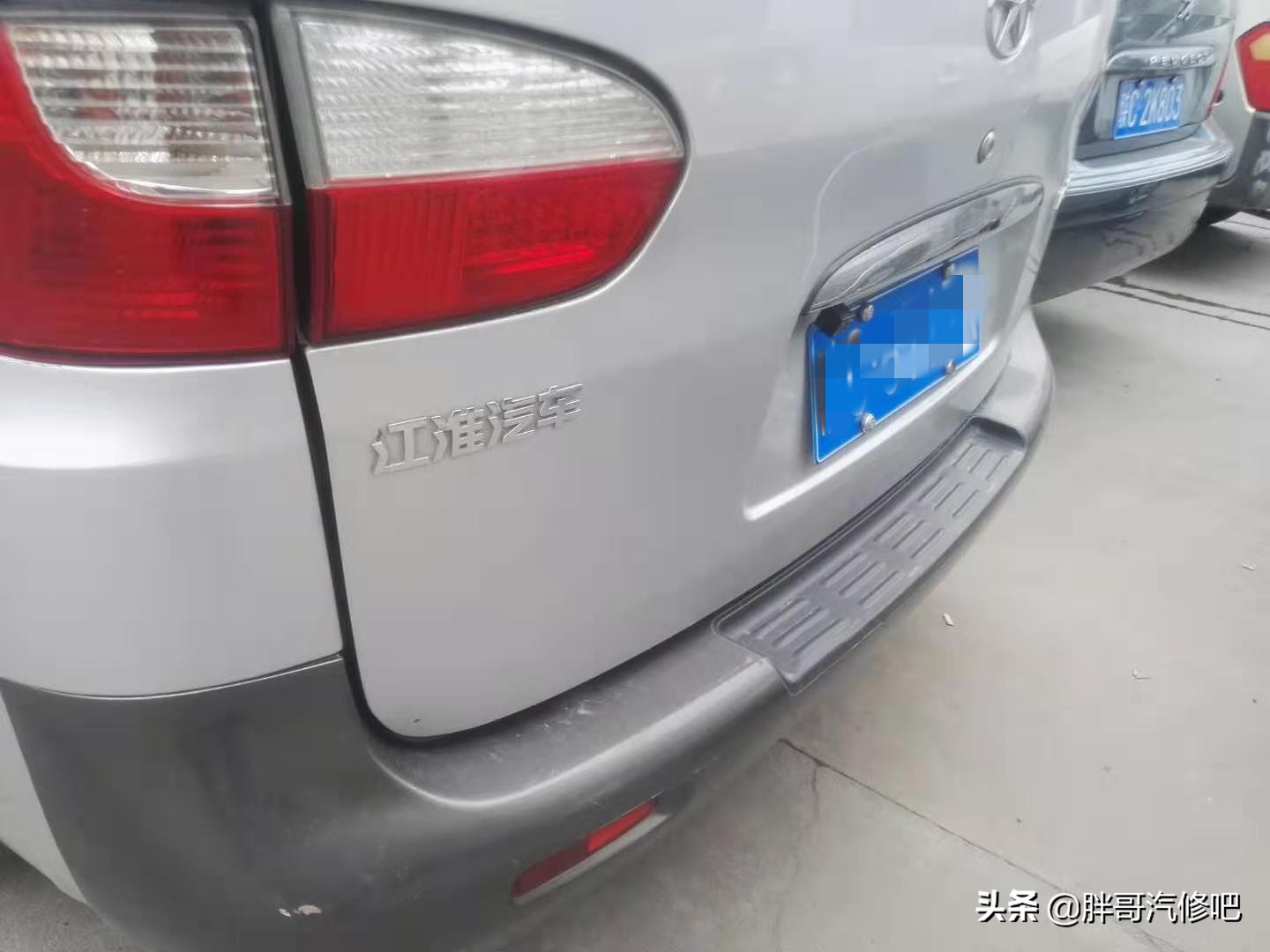 6年车龄的大型七座MPV价格冰点，比五菱大气多了就是费油