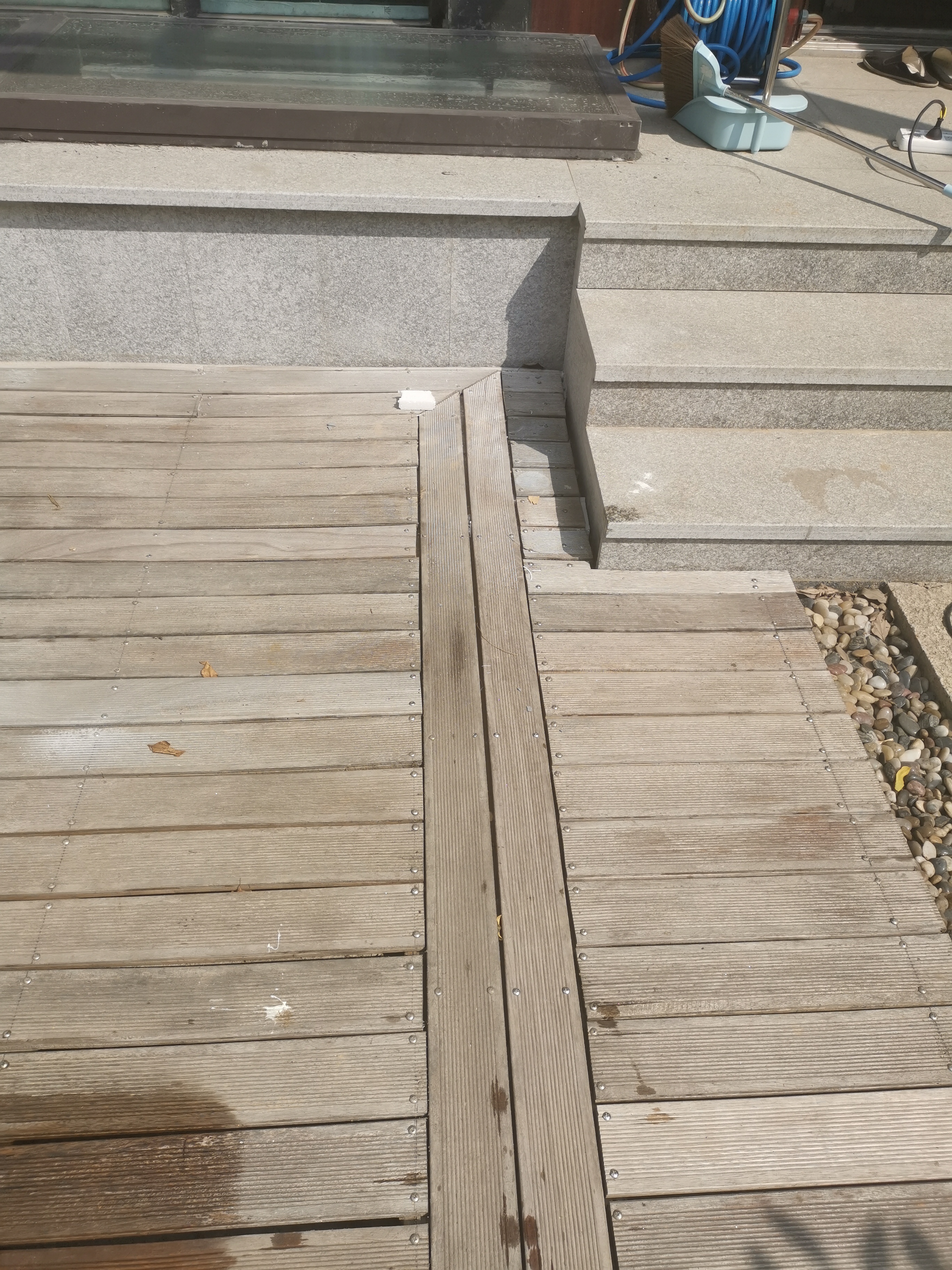 户外地板用什么清洗,户外地板怎么保养