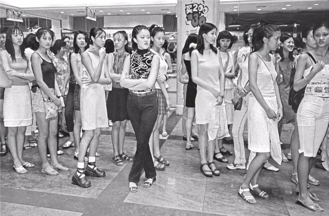 70张照片合集视频,70年衣食住行对比图