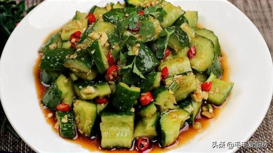 为什么饭店的拌黄瓜那么好吃?原来做法这么简单,学会过年露一手