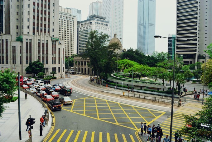 世界将我包围下一句,世界将我包围演唱