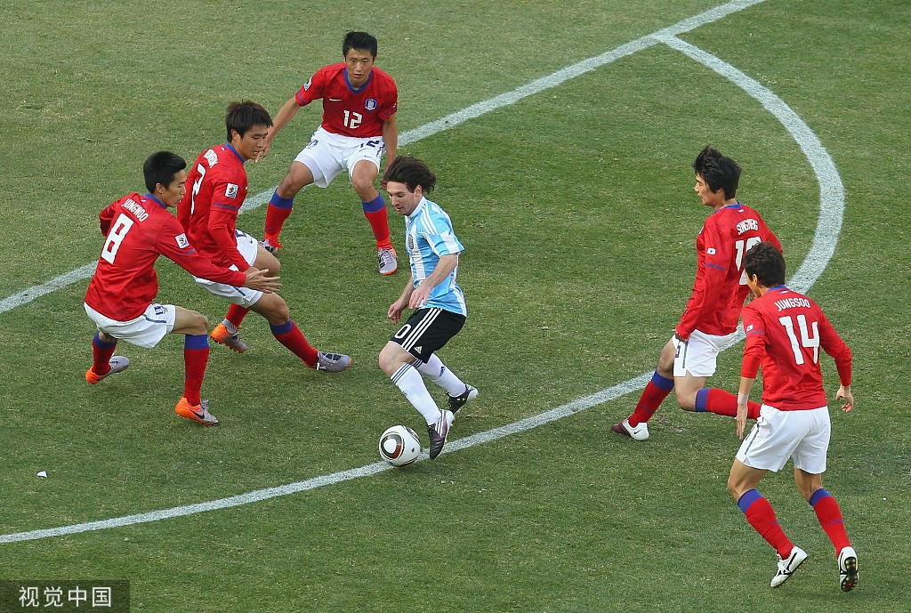 足球一对一突破动作,足球单脚带球训练视频