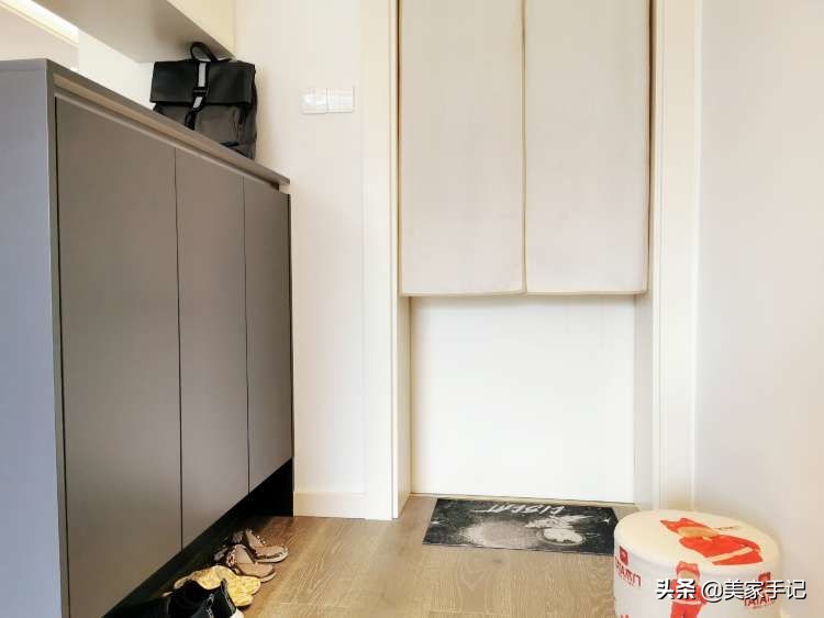 沙发不靠墙摆放书柜效果图,客厅沙发不靠墙的书柜